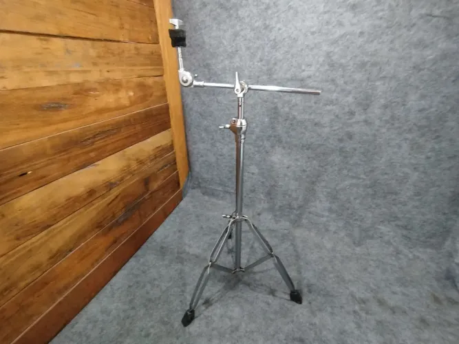 Estante Girafa Mapex em Bom Estado