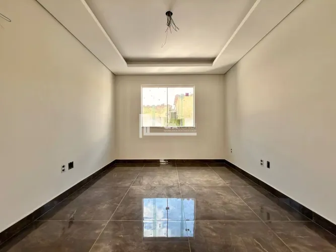Apartamento à Venda no bairro Candelária, 2 Quartos, 1 Suíte e 1 Vaga.