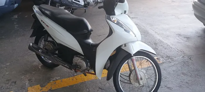 Honda BIZ 110i Branca 2018. WJ Veículos.