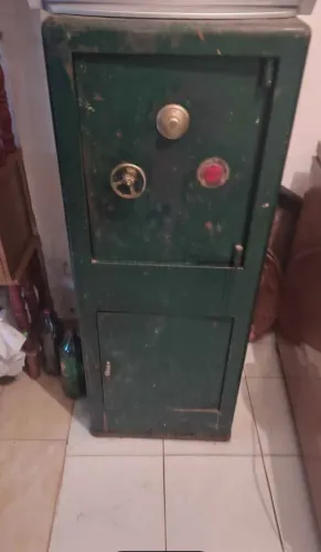 Cofre antigo maciço grande 130 altura funcional