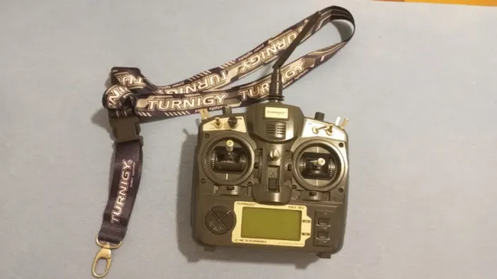 Rádio Controle aeromodelo TURNIGY 9X 