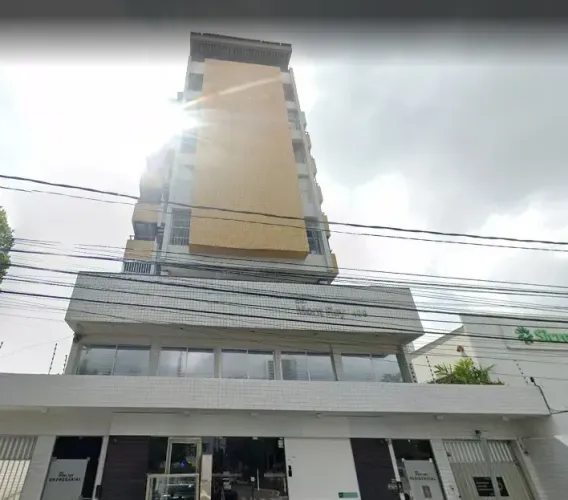 Oferta!! Apartamento 2/4 + Dependência No Edifício Monte Rey - Petrópolis