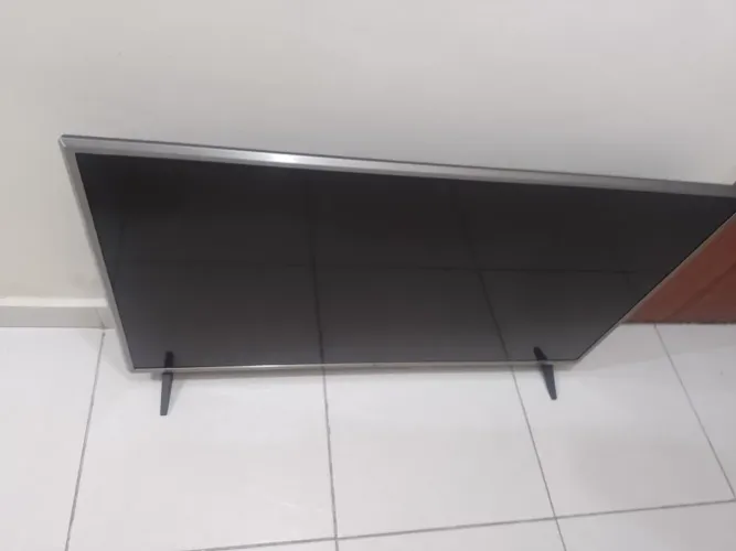 Vendo TV 43" LG com defeito
