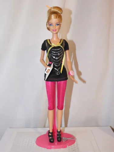 Boneca Barbie Profissões Quero Ser Estilista de Moda 2010