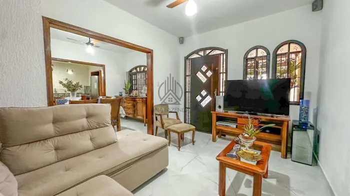 Casa à venda em Taubaté, Chácara Leal, com 2 quartos, 198m²