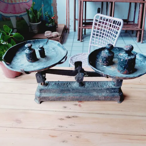 Balança antiga de marca Ranuza antiquario raro