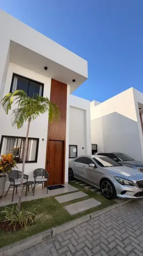 Casa a venda em Vilas do Atlantico com 4 quartos area gourmet e energia solar