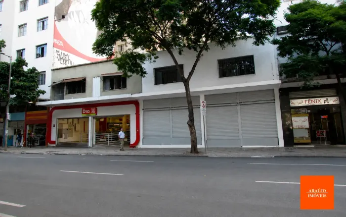 Loja Comercial com 220 m² para Locação Excelente Localização e Alto Fluxo de Pedestres