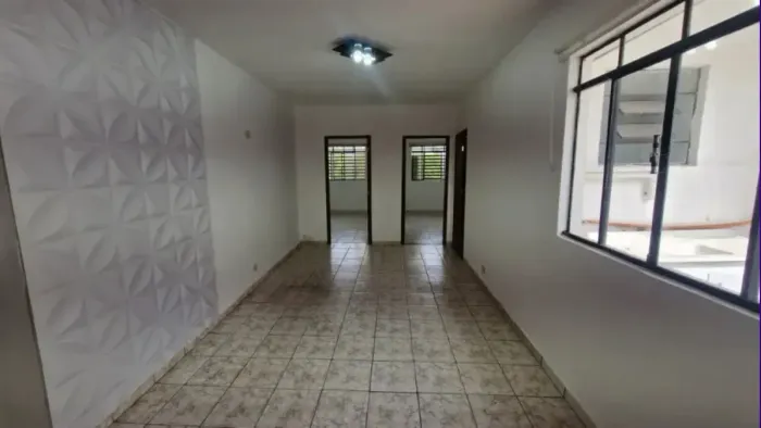 Casa comercial para locação em Osasco - Imóvel no Km 18 com 2 quartos, 1 banheiro e 80m² d