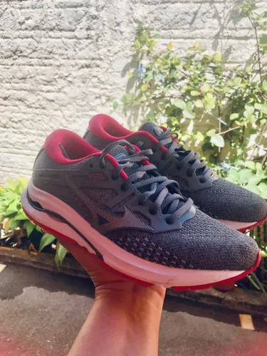 Tenis feminio Mizuno