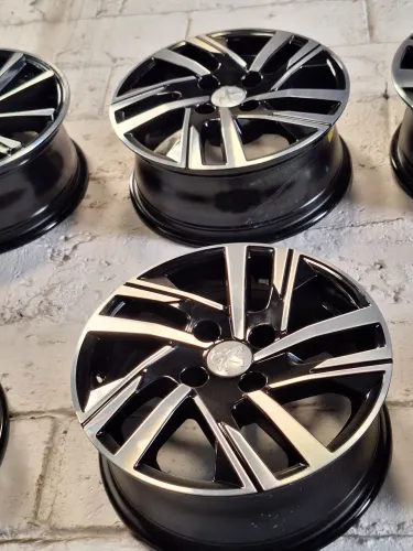 Rodas aro 15 Peugeot novas dá KR 2.200