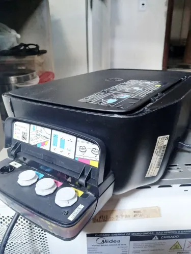 Impressora HP pra manutenção nao sai a tinta c/ tanque de tinta acompanha tds acessórios..