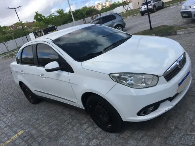 Fiat Grand Siena Tetrafuel 1.4 EVO F. Flex 8V 2013