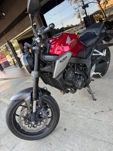 Honda CB650r faturada em Goiânia