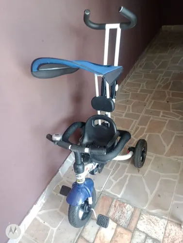 Triciclo infantil com tapa sol