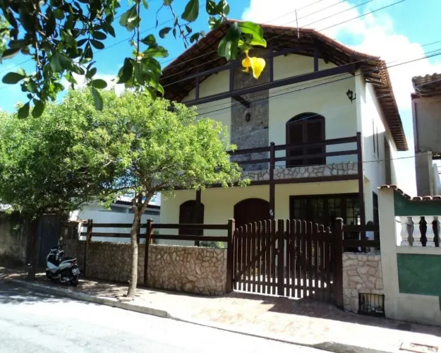 Casa à venda em Arraial do Cabo-RJ, Macedônia: 2 quartos, 3 suítes, 2 banheiros, 3 vagas e