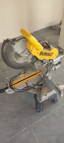 Serra meia esquadria Dewalt