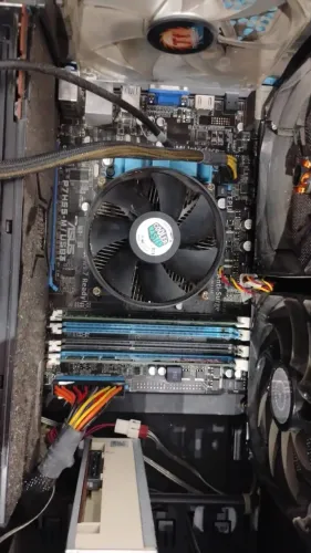 PC ASUS P7H55-M/USB3 + Placa de vídeo