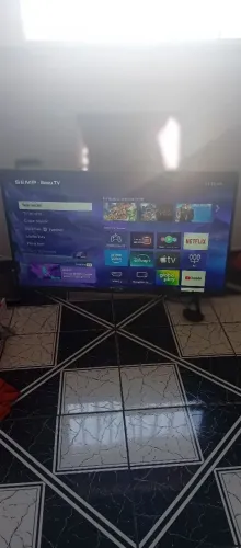 Vendo um TV Roku, 43 polegadas.