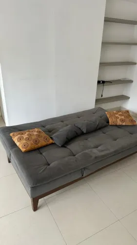 Sofá-Cama 3 Lugares Base e Pés de Madeira Suede