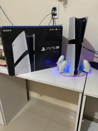 Ps5 PRO 2TB + 2 controles + suporte para carregar controles