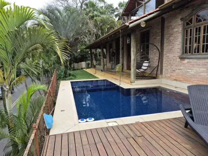 Casa para venda e locação com 5 suítes Serra da Cantareira