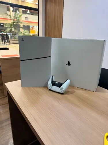 PlayStation 5 slim mídia física seminovo - acompanha jogo e garantia