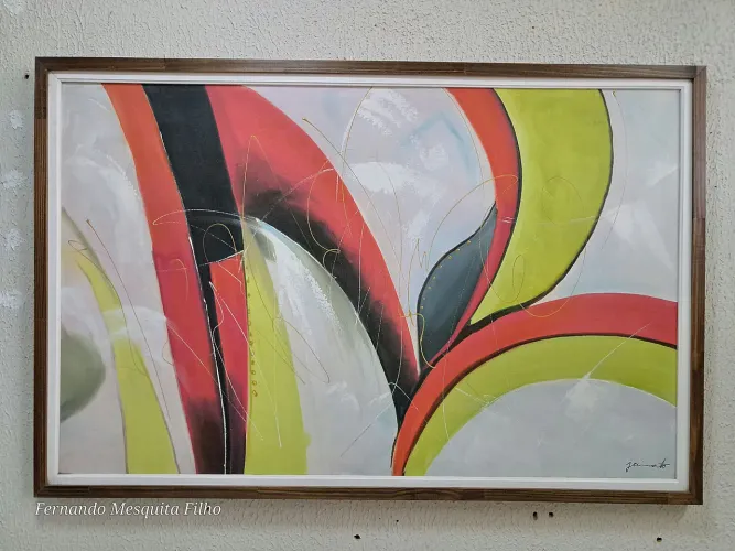Quadro abstrato em tons de verde, vermelho e preto