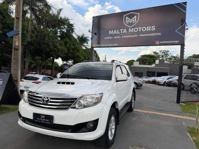 Toyota Hilux SW4 SRV D4-d 4X4 3.0 TDI Dies. MEC 2014
