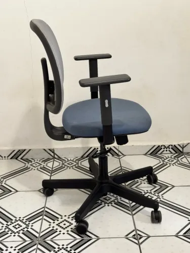 Cadeira Flexform Dot tela e apoio lombar