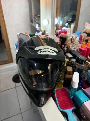 Vendo capacetes bem conservados