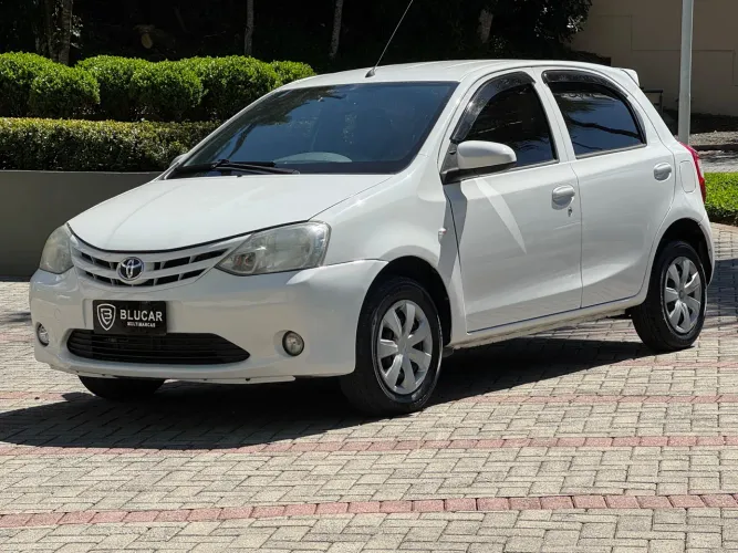 Toyota Etios X 1.3 Flex 16V 5P Mec. 2014