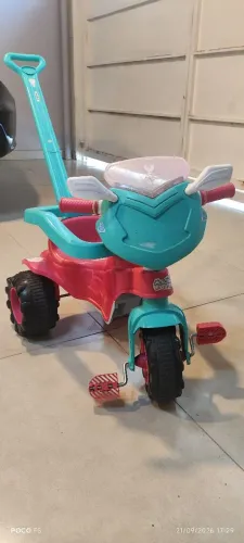 Triciclo infantil seminovo