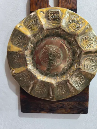 Prato Decorativo Latão Árabe Dourado