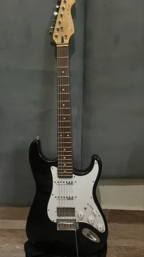 Guitarra Crafter + Pedal multe efeitos Tank G