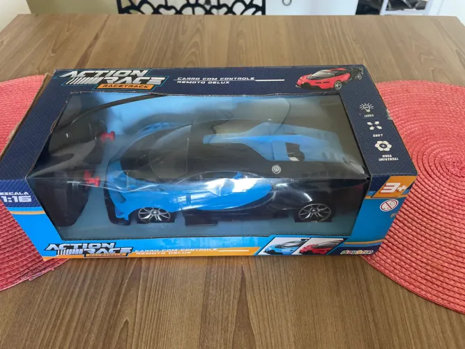 Carro infantil de controle remoto 