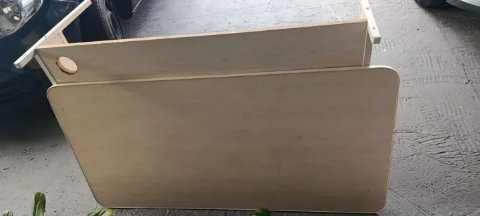 Vendo mesa com apoio para os pés