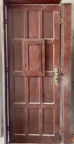 Porta de Madeira Massaranduba c/ Fechadura - Metragem: 2,07 de altura x 80 de largura