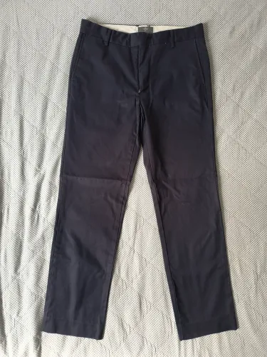 Calça de alfaiataria azul marinho da marca Dockers, tamanho 34