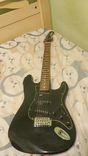 Guitarra para troca por câmera ou item de meu interesse
