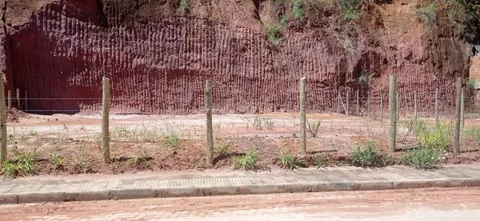 Vende-se um lote e meio Alfredo chaves 