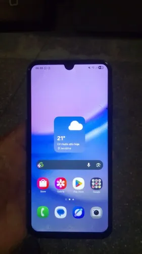 Celular Samsung A15 256GB tela com pequeno trinco, funcionando tudo.