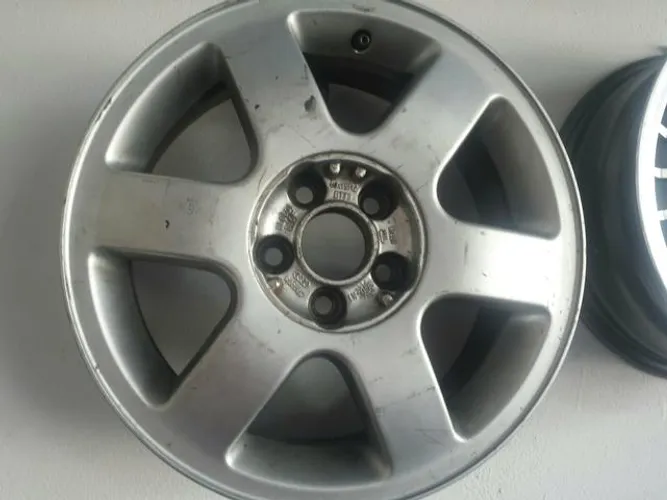 Roda aro 15 Audi A3 Prata original Fox 5X100 jogo