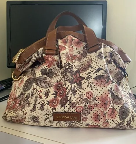 OPORTUNIDADE para mulheres refinadas, exigentes! Linda Bolsa Luz da Lua