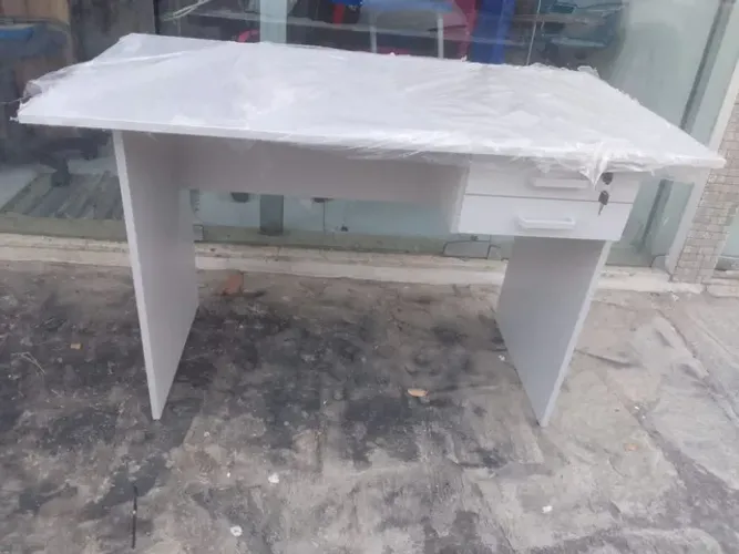 Mesa para escritório wood com gavetas