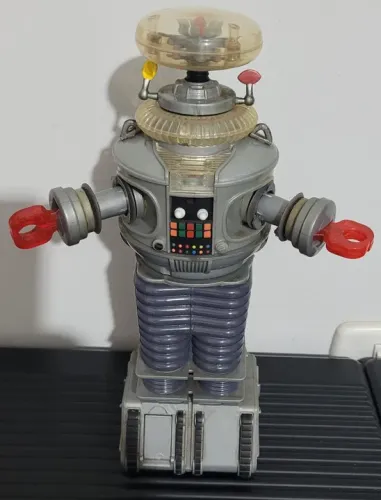 ROBO DA SERIE CLASSICA PERDIDOS NO ESPAÇO - LOST IN SPACE - ROBOT B9 MEDE 26,0 CM