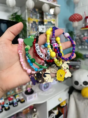 Lote com 7 Pulseiras de miçangas BTS
