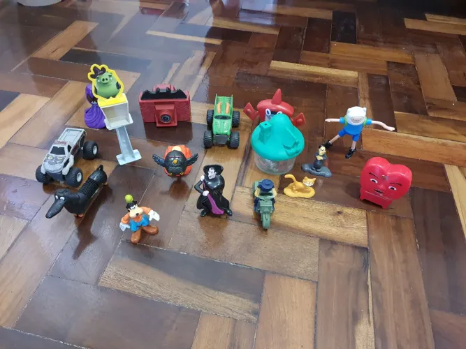 Brinquedos de personagens infantis - Diversos