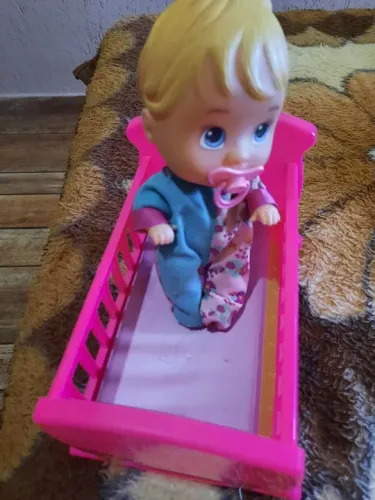 Bebe no bercinho novo nunca brincou c ela