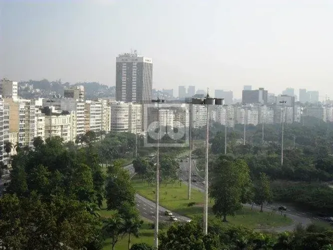 MARAVILHOSO CONDOMÍNIO - BEM ADMINISTRADO - PORTARIA 24 HORAS - AJARDINADO - APARTAMENTO C
